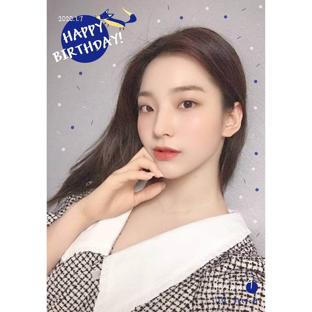 Mnetさんのインスタグラム写真 - (MnetInstagram)「[#fromis_9 🎉] 200107 HAPPY BIRTHDAY TO SAEROM ⠀ 프롬이와 플로버의 든든한 캡틴💝 #프로미스나인 #새롬 의 생일을 축하합니다! ⠀ #HAPPY_SAEROM_DAY #이새롬」1月7日 0時00分 - officialfromis_9