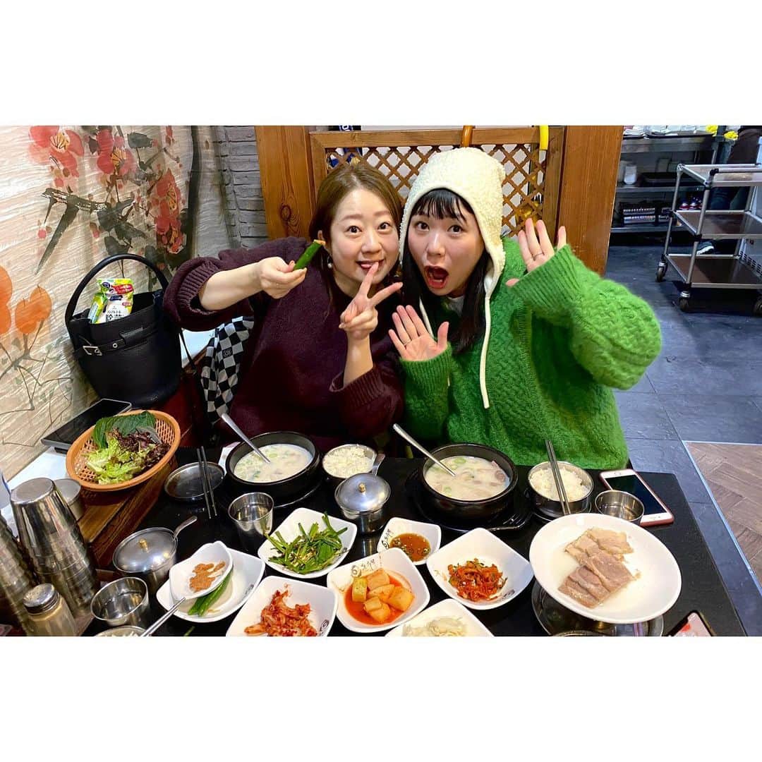 トリイクニコさんのインスタグラム写真 - (トリイクニコInstagram)「🇰🇷2日目のお昼ご飯 . 神仙ソルロンタンに行ったらお昼時の行列で、 デジクッパに行きました🐷 . ここのお店 @gurorina がオススメしてくれて2度目の来訪。 飲んだ日とか遅くまで食べてた翌日にとっても優しいです☺️ . 味ももちろん美味しい🙆‍♀️✨ わたしはキムチぶっ込み型ですw . #豚寿百　 #돈수백  #デジクッパ #ポッサム #弘大 #ホンデ店の場所タグ出なかったから合井店のタグ付けておきましたw #いつメン旅 #kunikorea」1月7日 0時16分 - toriicamera