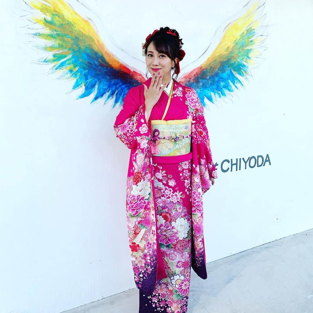 崎山一葉さんのインスタグラム写真 - (崎山一葉Instagram)「メディア　ご挨拶まわり。  今回も千代田ブライダルさんのお着物とヘアメイク👘 大変お世話になりました✨✨ 着付けが早いし、一日中お出掛けしても着崩れしないのがとても助かります❣️ ありがとうございました💗  #kimono #okinawa #千代田ブライダル」1月7日 0時11分 - kazuha_sakiyama