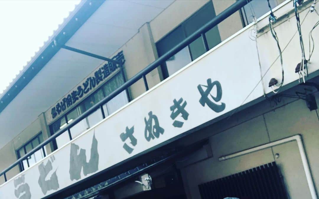 堤太輝さんのインスタグラム写真 - (堤太輝Instagram)「🎍明けました🎍 ⛰徳島の実家で山籠り⛰ 福岡も故郷。徳島は僕の第二の故郷です。 2020年さらに知名度が上がれば、もっと面白い事が色々と起こりそうな予感✨ 皆様、本年度も応援どうぞよろしくお願い致します✨ 皆様が笑顔でたくさん素敵な事が起きる2020年になりますように🌅 寝正月の娘🐶癒しw #どりあんず堤 #徳島県 #第二の故郷  #どりあんず堤とさぬきやの釜揚げうどん #お笑い #お笑い芸人 #よしもと #吉本興業 #漫才 #さぬきや #うどん #釜揚げうどん #japan #tokushima  #sanukiya #sanukiyaudon  #udon  #kamaageudon #japantravel  #japantrip  #japanesefood」1月7日 0時13分 - 223_taiki