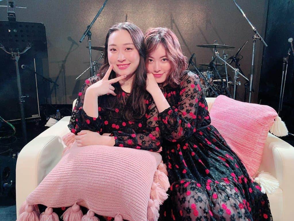 のインスタグラム：「ASJDJDJCIEMDISK, SHE LOOKS SO BEAUTIFULDKSOSL. 😭😭😭😭😭」