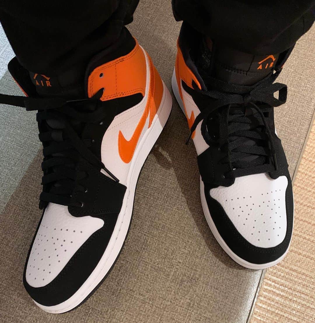 下村大樹のインスタグラム：「初ジョーダン！AJ1！」