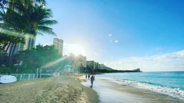 植草沙織のインスタグラム：「🌈🌈🌈🌈🌈 今日から仕事始めの方も多いのでは！ 今年も一年頑張りましょう😊😌🙏✨✨ #hawaii #beach #rainbow」