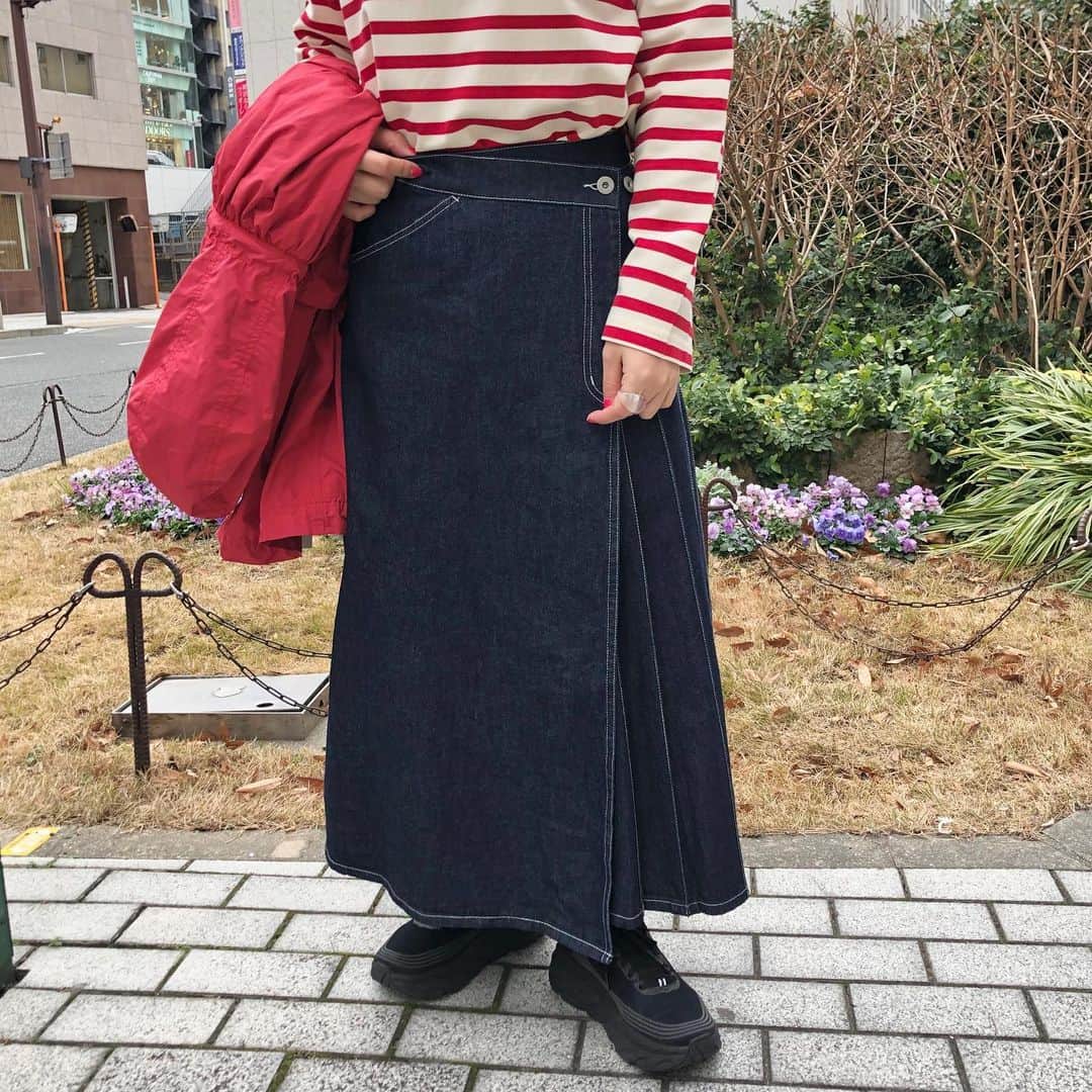 のインスタグラム：「. 🍎【 BEAMS BOY 】🍎 . new arrival🌷 . skirt item no：1327-554 price：¥14,800+tax . @beams_kobe ☎️078-335-2720 #beams#bprbeams#beamsplus#beamsboy#raybeams#beamst#tops#skirt#denim#20ss#instafashion#instagood#outfit#outfitoftheday#fashion#ootd#beamskobe#kobe#japan#ビームス#レイビームス#ビームスボーイ#スカート#デニム#ボーダー」