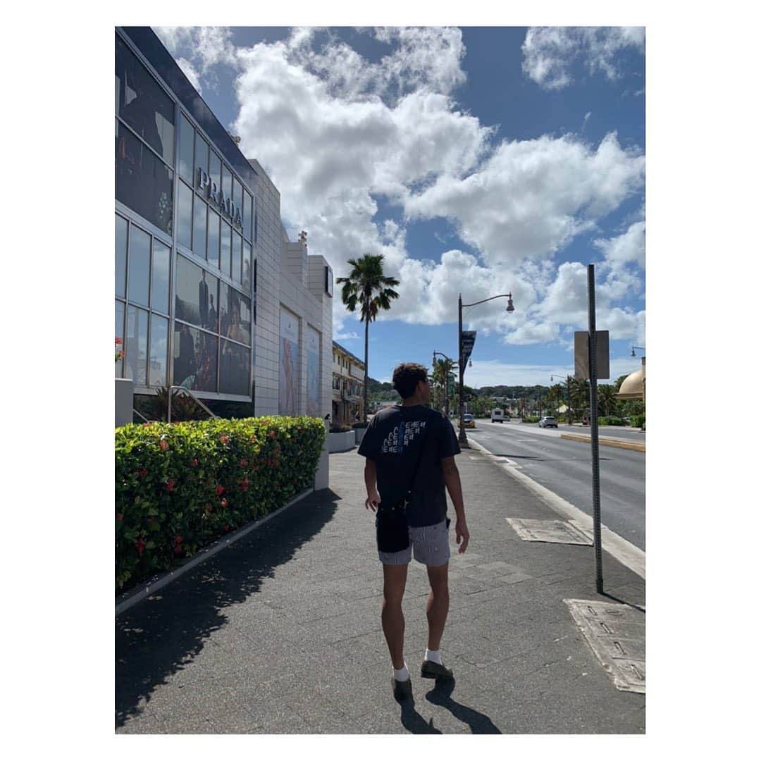 田中順也さんのインスタグラム写真 - (田中順也Instagram)「暑い。最高。 暑くても街ではローファー履きたい人。」1月6日 16時08分 - junyatanaka18