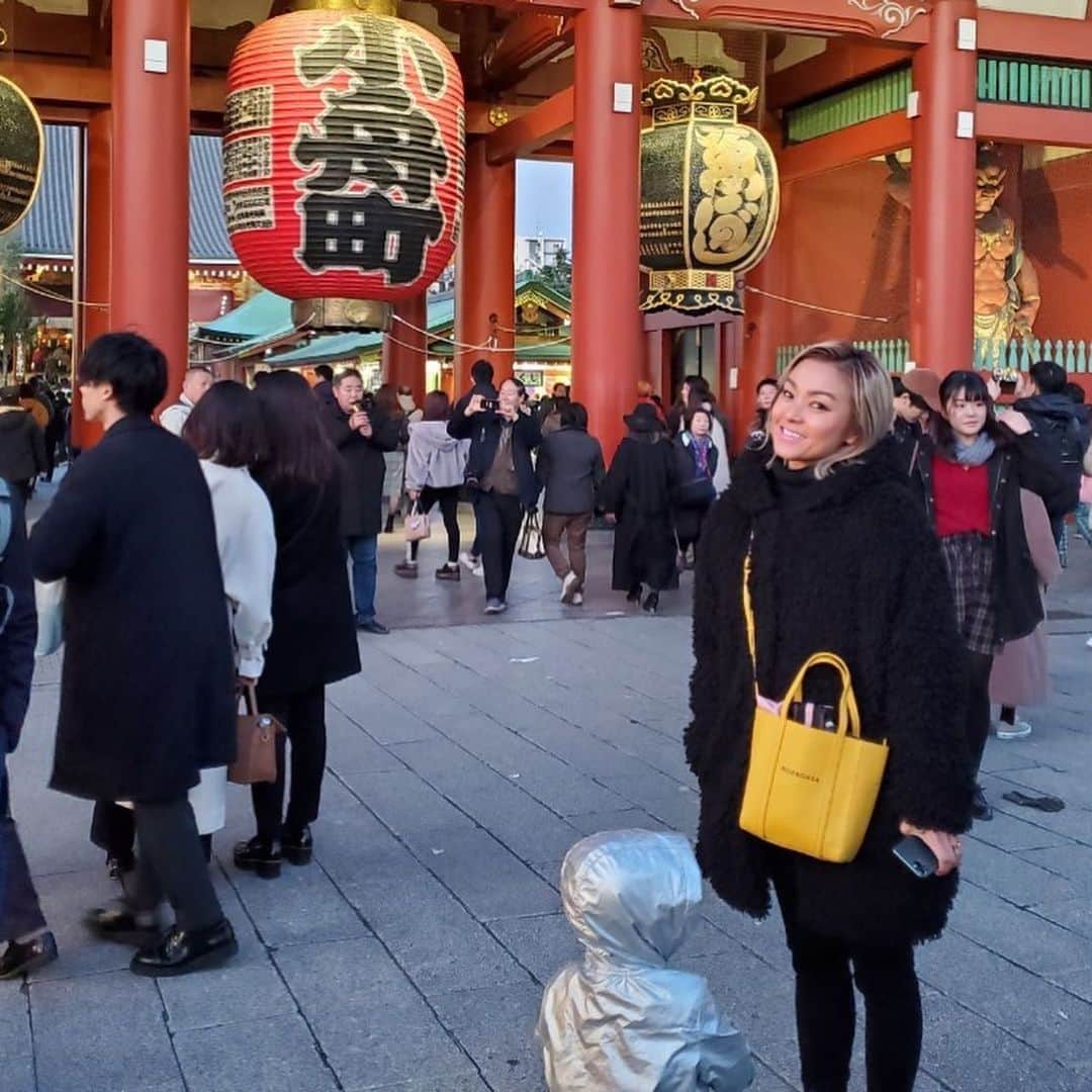 Nazukiのインスタグラム：「2020年　⛩初詣⛩ 今年はリスタートの年✨ 仕事は今まで積み重ねてきたものを新しい形にしていきたい✨ 子育てはシンママとして、きっとたくさんの壁があると思うけど、愛情たっぷりそして時に厳しく、二人三脚で歩んでいきたい✨  充実した2020年になりますように💕💕💕 #happynewyear #新年 #初詣　#2020」