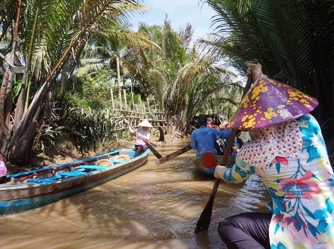 西口真央さんのインスタグラム写真 - (西口真央Instagram)「今回の旅も、足を運んだからこそ感じられる文化や歴史を学べました🇻🇳 明日から仕事初め！今日は撮り貯めた番組を見ながら家でゆっくり🐶 #HoChiMinh #Vietnam #MekongRiver #生春巻きにハマりました #6日連続で食べてます #バンブーファイバー  #姉との息ぴったり #take1」1月6日 16時29分 - maaaaaaaoo_1003