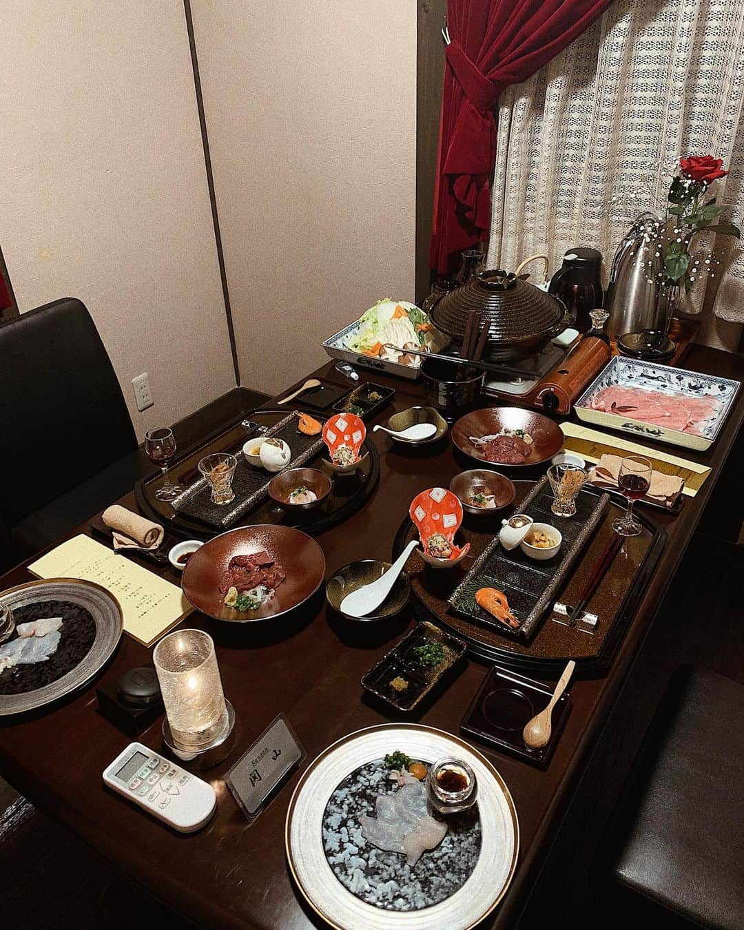 のインスタグラム：「. 今年の年越しは何年ぶりかに家族全員揃ったので 急遽みんなでハウステンボス🎉🐭✨ 2日からは山口と大分の旅館へ♨️ 美味しい料理もたくさん食べれて 最高なお正月でした🙏🏾💕💕 #旅籠彩くら #彩くら #九重 #大分 #温泉旅行 #お正月」