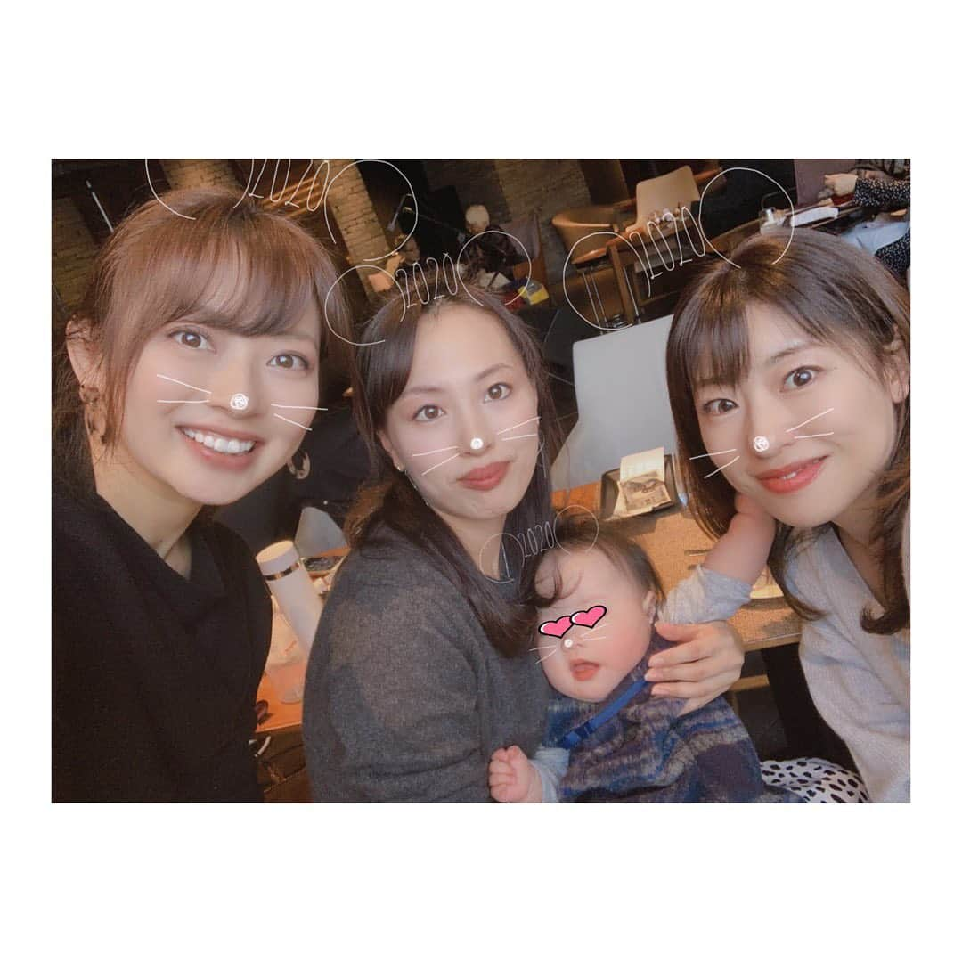 大久保涼香さんのインスタグラム写真 - (大久保涼香Instagram)「きょうも同期とランチ( ･ᴗ･ ) しかも入社した会社の近くで笑  新卒で入社した会社だから17年のお付き合い！でも私は3年満たずに辞めてしまったので、実は辞めてからの方が長いんです笑 * 今でもこうやって会える事に感謝♡ ************************** #新卒同期 #17年目の仲 #色々あった #仕事もバラバラ #住む場所もバラバラ #でも仲良し #これからもよろしく #ヒルトン東京 #ランチ #美味しかった #ゆっくりできる #新宿 #東京 #lunch #withfriends  #hiltontokyo #barandlounge #friendsbaby #socutebaby #ig_japan #ig_today」1月6日 17時12分 - sayaka_okubo