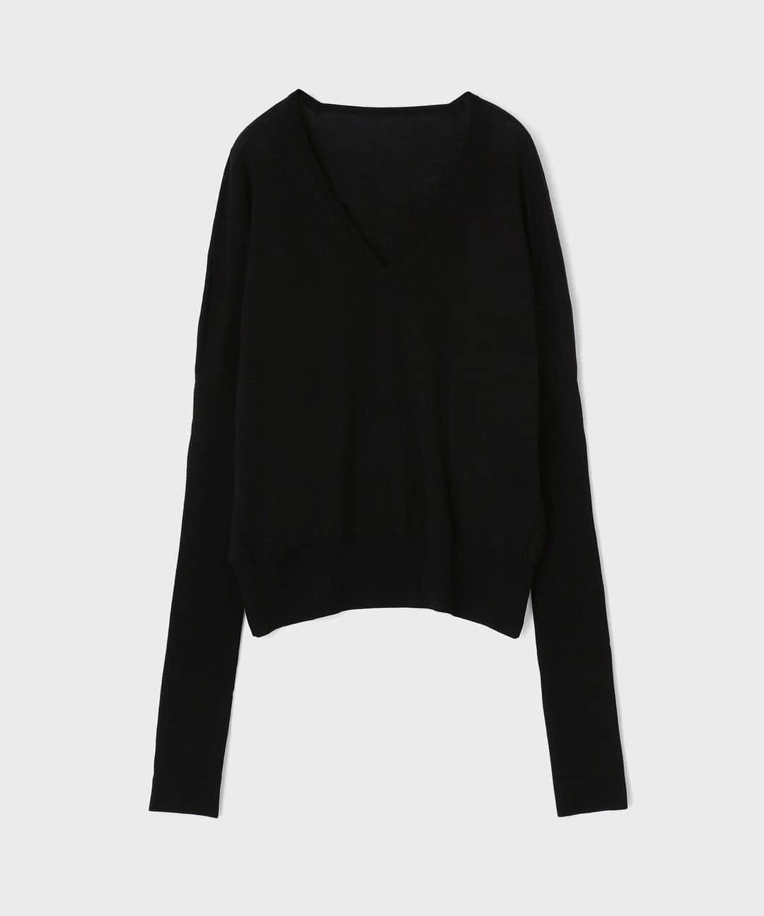 MAISON DE REEFURのインスタグラム：「. 【MARCI COUPON】 . MAISON DE REEFURより、7年間の感謝をこめて贈る《メルシークーポン》。 . 「2019 WINTER」は最終となる、特別なシーズン。 . スタッフ一同、皆さまにお会いできるのを楽しみにしております。 . たっぷりとしたコクーンシルエットのハイゲージニットです。 . ◼️ Cocoon Knit / @maisondereefur . ［クーポンご利用期間］ 2019.12.26(Thu) ～2020.1.13(Mon) . ［ご利用対象店舗］ ルミネエスト新宿店・博多店 . ［メルシークーポン］ キャンペーン期間中、本画面をお会計時にレジにてご呈示いただくとお会計金額から《さらに》1,000yen OFF！ . 対象商品やご利用方法など、詳しくはショップスタッフまでお問い合わせください。 . ※本クーポンは3,300円(税込)以上のお買い上げで1日1回ご利用いただけます。 ※一部対象外商品があります。 ※本クーポンは他のクーポンとの併用は出来ません。 . #maisondereefur #reefur #winter #winterfashion #fashion #リーファー #メゾンドリーファー #mercicoupon #merci #7年間ありがとう」