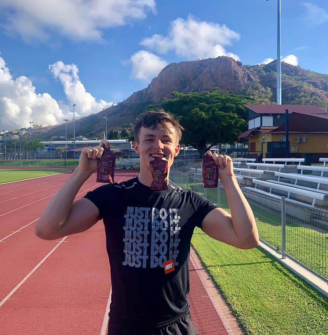 ジェイク・ドランのインスタグラム：「I am so excited to announce that I am the new Wellness Ambassador for @younglivingaunz! I have been a huge fan of their essential oils, supplements and natural wellness products.  As an athlete I am always looking for natural products that support my nutrition and assist in enhancing my performance.  One of my favourite pre-work out products is NingXia Red.  Before I train or race, I start the day with a NingXia Red Single. The superfruit blend is a mix of wolfberry, blueberry, aronia, cherry, pomegranate and plum juices and is infused with orange, yuzu, lemon and tangerine essential oils. It's packed full of anti-oxidants, tastes delicious and the 60ml single pack makes it easy to take this healthy drink where ever you go. . . . . #yleoaunz #NingXiaRedSingles #JakeDoran」