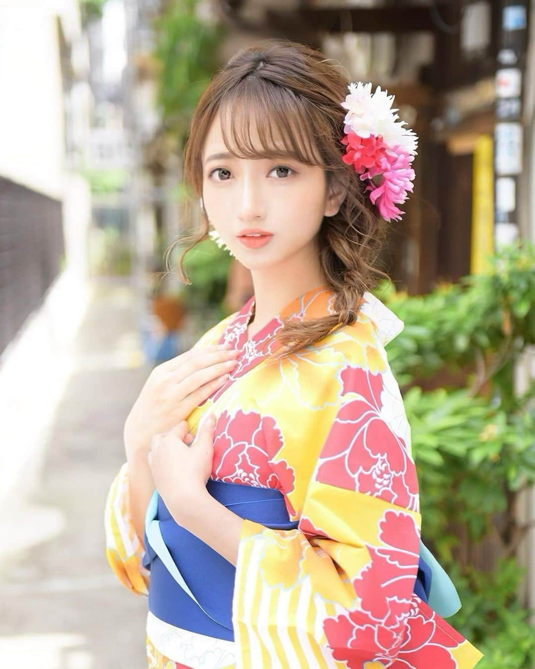 羽田優里奈のインスタグラム：「. . あけましておめでとうございます🎍 . 年末年始は色んな神社へ行って、 お詣りライフを送っていました⛩ . 今年はそれぞれの神社で おみくじ3回引いたけれど、 全部「末吉」でした。‪(´⊙ω⊙`) . #これから上がっていくことを夢見て #末広がりの末吉！🙌 . . . そして、 今日はおはようコールで仕事始めでした☀️ 朝日放送にて5:00〜6:45 生放送です。 月〜金曜日まいにち外の様子を中継しています！ 仕事始めの方、寒い日が続きますが、 今日から一緒に頑張りましょうね✊❄️ . 2020色んな空の表情を感じ取っていきたいです。 今年一年も精一杯がんばります🐭 皆さまにとって幸せ溢れる年になりますように☺️ . . . . . . #朝日放送 #おはようコール #お天気リポーター  #お天気お姉さん #仕事始め #頑張ります  年末年始は #鞍馬寺 #六波羅蜜寺 #水堂須佐男神社  #天河大弁財天社 #由岐神社 をお詣りしました♩ #浴衣 #着物 #和装 #振袖 #ポートレート #撮影  #ヘアアレンジ #三つ編みアレンジ  #和装ヘア #シースルーバング  #happynewyear #kimono #japan #ootd #fashion」