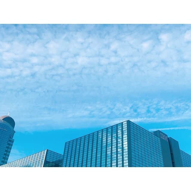 山岸愛梨さんのインスタグラム写真 - (山岸愛梨Instagram)「綺麗な雲だけど…天気下り坂のサイン( ˘ω˘)💦💦 今夜もウェザーニュースLiVEイブニング後半〜ムーン担当です。  #空　#雲　#お天気キャスター　#イマソラ　#というにはだいぶ時間がたってる」1月6日 18時07分 - airi_yamagishi