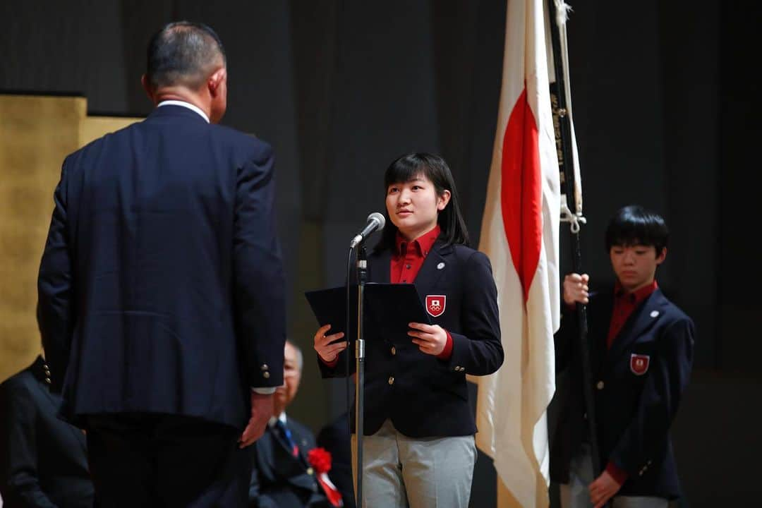 日本オリンピック委員会さんのインスタグラム写真 - (日本オリンピック委員会Instagram)「第3回ユースオリンピック冬季競技大会（2020／ローザンヌ）日本代表選手団の結団式が6日に都内で行われ、旗手の鍵山優真選手（フィギュアスケート）介添えの下、主将を務める田畑百葉選手（カーリング）が決意表明を行いました。 大会は1月9日に開会式を行い、22日までの14日間で8競技81種目を実施します。日本代表選手団への応援を、よろしくお願いいたします！（写真：アフロスポーツ、フォート・キシモト） . #ユースオリンピック #Lausanne2020 #YouthOlympics #YouthOlympicGames  #がんばれニッポン #TEAMNIPPON #japaneseolympiccommittee」1月6日 18時18分 - teamjapanjoc