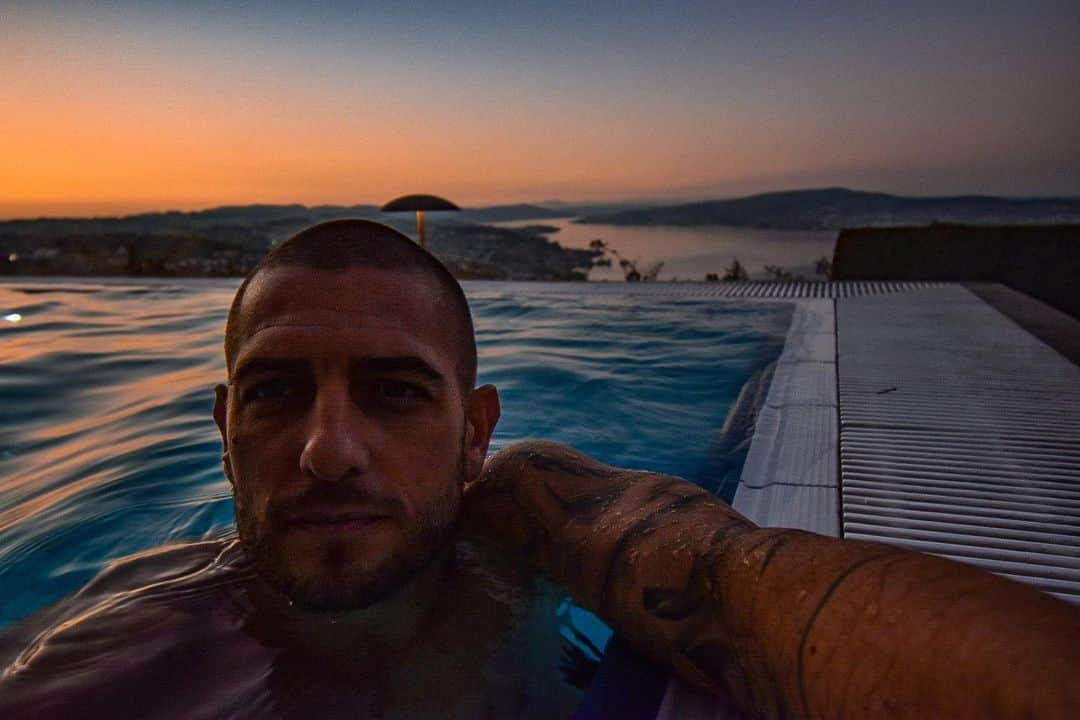 ムラデン・ペトリッチさんのインスタグラム写真 - (ムラデン・ペトリッチInstagram)「2020 has started well.. 💯 #2020 #relax #enjoy #travel #sunset #view #food #panoramafeusisberg」1月6日 18時26分 - mladenpetric