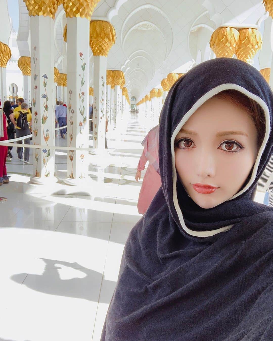 武藤静香さんのインスタグラム写真 - (武藤静香Instagram)「. ででん🏰✨ ドバイから帰国したよ🥰🙌 . . グランドモスク、ちょーどタイプ😍😍😍 お家の内装いますぐ白と金に改装したーい もしくは引っ越したい卍今年の目標🐫 . . dubai#グランドモスク#アブダビ#メイク#ドバイ#ぽくしたよ💋」1月6日 18時28分 - mutoshizuka0204