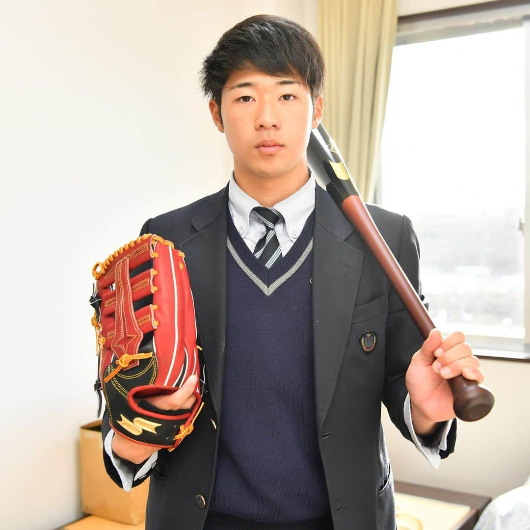 東北楽天ゴールデンイーグルスさんのインスタグラム写真 - (東北楽天ゴールデンイーグルスInstagram)「⚾️ 新入団選手が泉犬鷲寮に入寮しました✨✨ それぞれ思い思いのグッズを持って記念撮影📸 #rakuteneagles #写真もイープレで #小深田大翔  #黒川史陽  #津留﨑大成  #武藤敦貴  #福森耀真 #瀧中瞭太  #水上桂  #江川侑斗 #小峯新陸  #山﨑真彰  #澤野聖悠」1月6日 18時47分 - rakuten_eagles