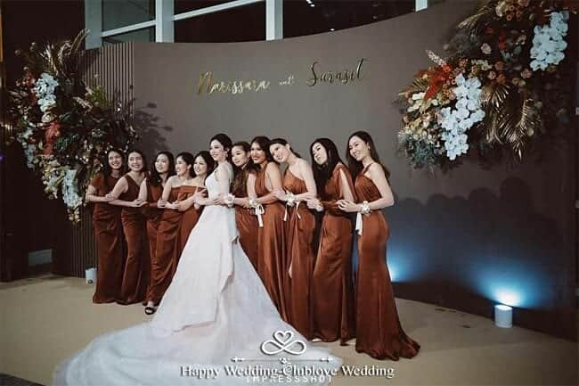 HappyWedding.Lifeさんのインスタグラム写真 - (HappyWedding.LifeInstagram)「Wedding package 145,000 baht Backdrop size 3*6m Gallery 3*6m Wedding cake and decoration . ยินดีให้คำปรึกษาและให้บริการด้วยความเต็มใจครับ 📲 Line @clublovewedding (with the @)⠀ 📞 Tel : 092-441-4746 👉 IG : @clublovewedding 💕 FB : ดอกไม้งานแต่งงาน #clublovewedding #ดอกไม้งานแต่งงาน 📸Cr. @impressshot . . Detail on 🔽 https://happywedding.in.th/th/vendors/clublovewedding . . #backdrop #weddingmemories #weddingplanning #weddingthailand #happywedding #bride #engaged #engagement #wedding #weddings #weddingideas #weddinginspiration #weddingflowers #weddingday #realwedding #love #bridal #Decoration #weddingdecorations #happyweddingth #ไอเดียงานแต่งงาน #ไอเดียตกแต่งงานแต่ง #จัดงานแต่งงาน #ตกแต่งงานแต่งราคาถูก #ตกแต่งสถานที่ . . ติดตามผู้ให้บริการด้านตกแต่งงานแต่งงาน >> #HWdecoration」1月6日 18時50分 - happywedding.life