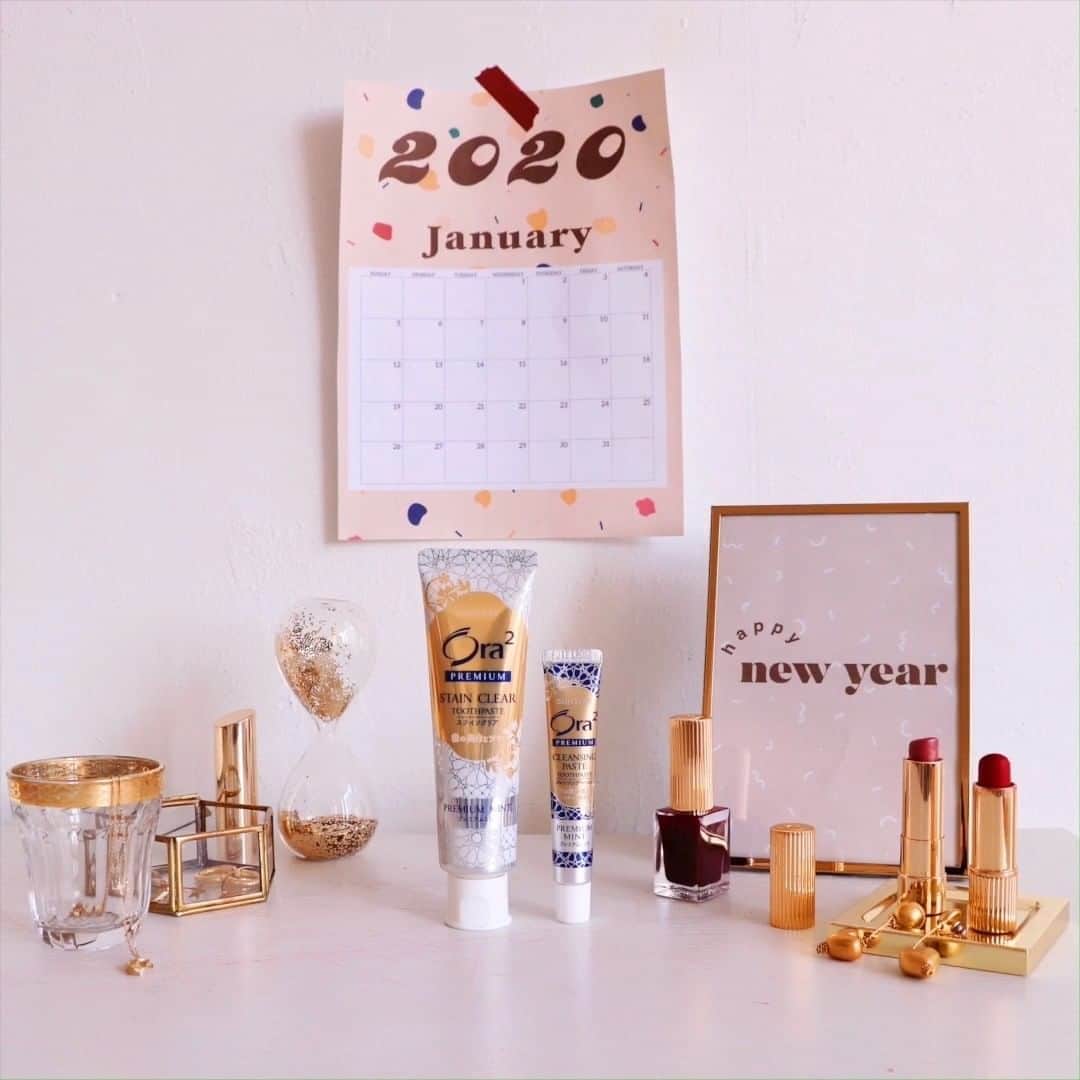 Ora2（オーラツー）のインスタグラム：「あけましておめでとうございます🎍いよいよ2020年のスタート✨みなさんはどんな年にしたいですか？？ぜひぜひコメント欄で今年の抱負をきかせてね😉💕 #Ora2 #Ora2me #premium #オーラツー #オーラルビューティーケア #オーラツープレミアムステインクリアペースト #オーラツープレミアムクレンジングペースト #オーラルケア #謹賀新年 #あけましておめでとうございます #2020年 #リップ #コスメ #コスメティック #抱負 #photogenic #写真好きな人と繋がりたい #新年 #お正月 #暮らしを楽しむ #丁寧な暮らし #メイク #美容 #美容好き #美容マニア」
