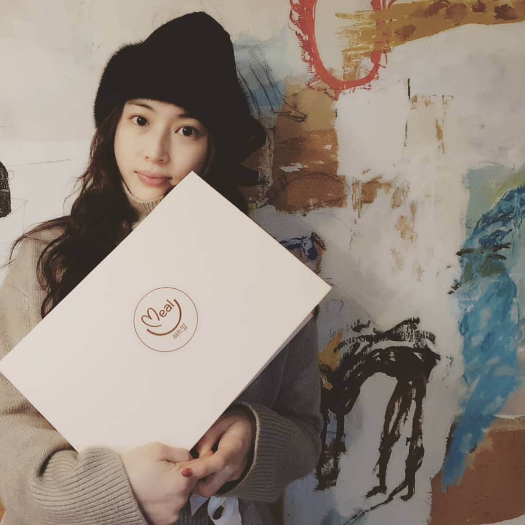 チョン・ダへのインスタグラム：「아이들이 방학이라  쿠키는 받자마자 먹어치워버렸......😢 사진도 못 찍었는데.... 멋진 사진은 없지만 (그건 늘 그러하지만...) 그래도 응원하는 마음은 크답니다. 힘내세요.  #하트밀캠페인 #하트밀쿠키 #하트밀비누 #선천성대사이상환아응원 #하트밀박스기부 #매일유업 #앱솔루트 #특수분유 #착한유아식」