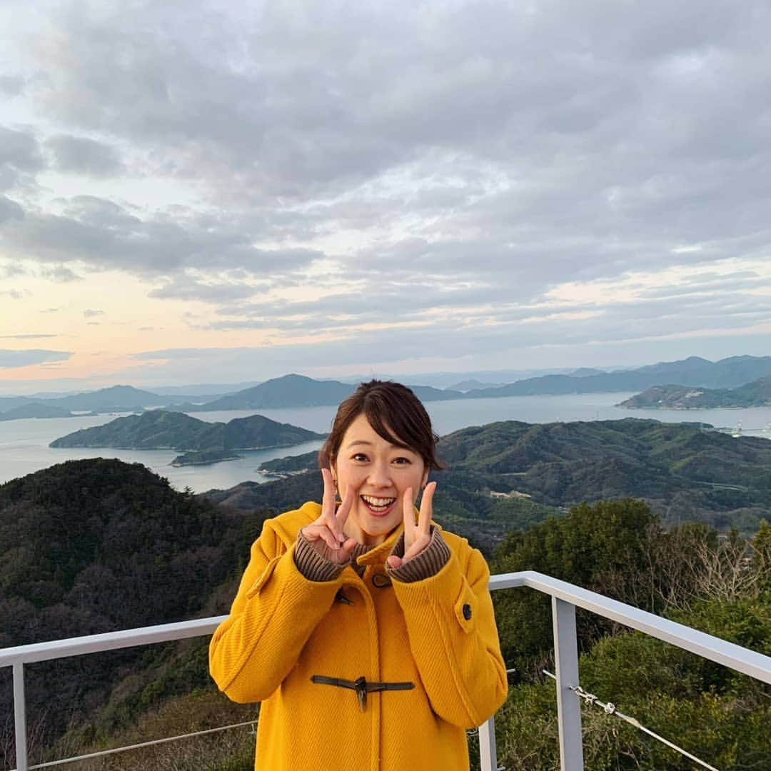 滝香織さんのインスタグラム写真 - (滝香織Instagram)「大好きな場所 #亀老山展望公園 お正月休み最終日は、#しまなみ海道 の#大島 に行って来ました😊 前回来た時とは、太陽の沈む場所が違ってびっくり。 季節が巡ったんだなぁ。 一度として同じことはなく、何度見ても美しい。  さらに、今回は珍しい#太陽柱 なるものも見られました。 太陽が沈んだ後に見える光の柱。 なんだかいい1年になりそうです。  #亀老山 #今治 #愛媛  #instagood #shimanami #island #あいテレビ #アナウンサー #滝香織」1月6日 19時03分 - kaorin_taki