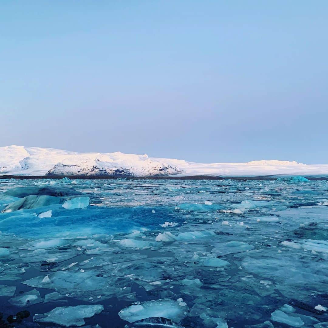 原田まりるさんのインスタグラム写真 - (原田まりるInstagram)「流氷が浮かぶ氷河湖の写真です。上流から大きな氷が流れてきています。 #iceland #アイスランド #氷河湖」1月6日 19時05分 - harada_mariru