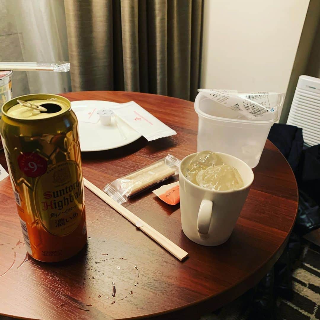 金村義明さんのインスタグラム写真 - (金村義明Instagram)「#アロンの写メ見ながら#ホテルの部屋飲み#はじめてのお使いで泣ける」1月6日 19時19分 - yoshiaki_kanemura