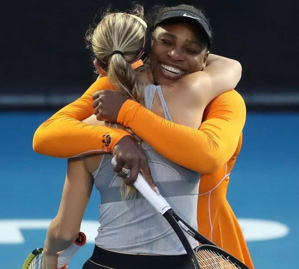 CarolineWozniackiさんのインスタグラム写真 - (CarolineWozniackiInstagram)「Round 1 doubles victory with my bff, can you tell we had fun?!☺️ @serenawilliams 📸 Getty Images」1月6日 19時36分 - carowozniacki