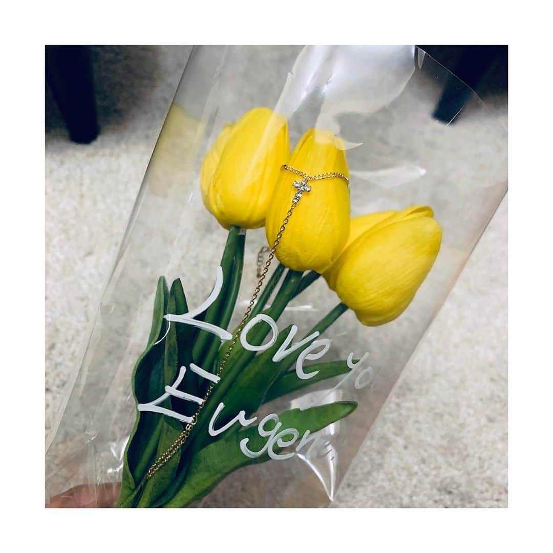 チョン・ユジンのインスタグラム：「감동이야..고마워요❤️ #thankyou and #loveyougirls 💕」