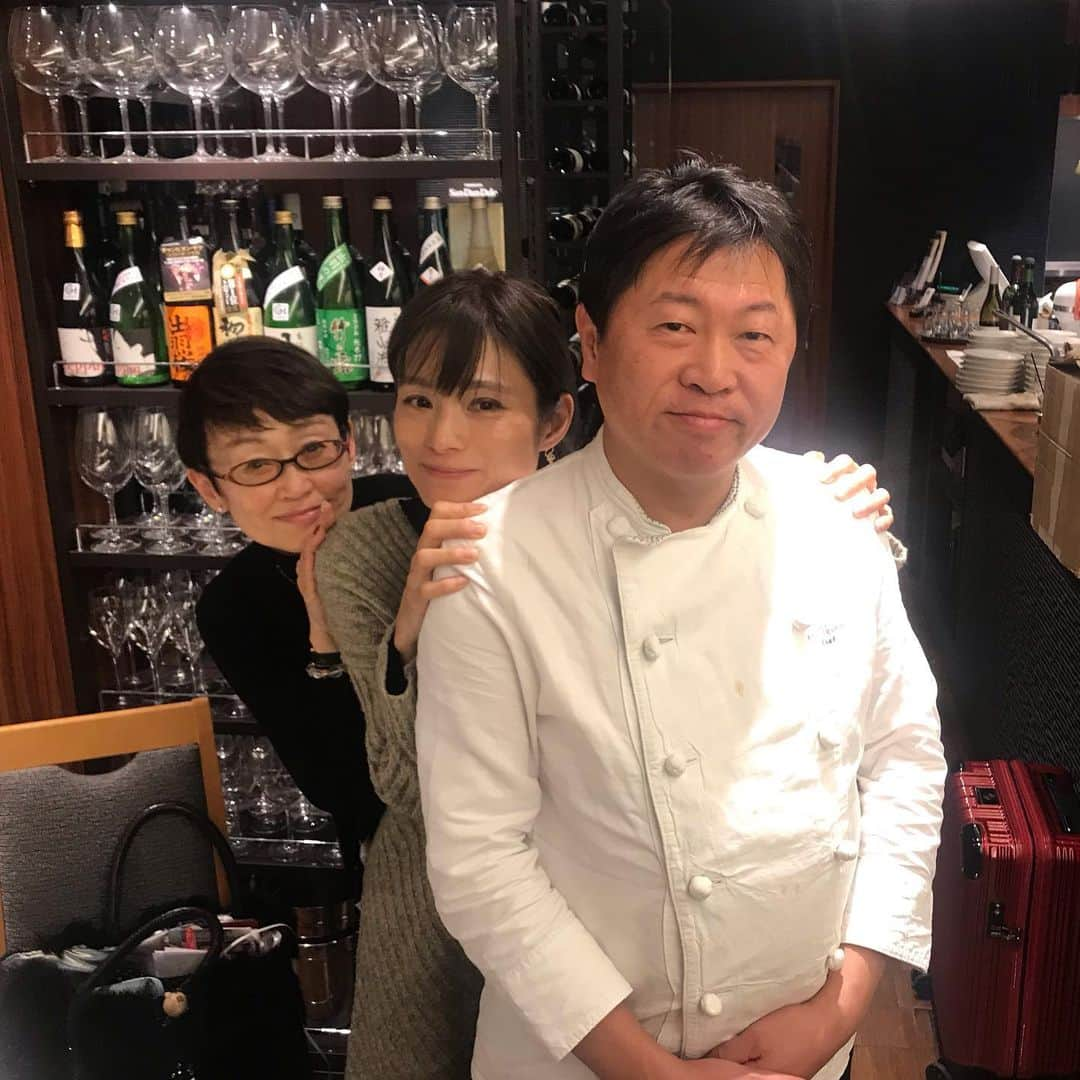 青山志穂さんのインスタグラム写真 - (青山志穂Instagram)「師匠の奥田政行シェフと、大好きなイベントコーディネーターの佐野さんと💕 次のコラボイベントは２月です♩  #奥田政行 #塩 #青山志穂 #ソルトコーディネーター #コラボイベント #ヤマガタサンダンデロ #サンダンデロ #銀座」1月6日 19時44分 - shiho_aoyama_