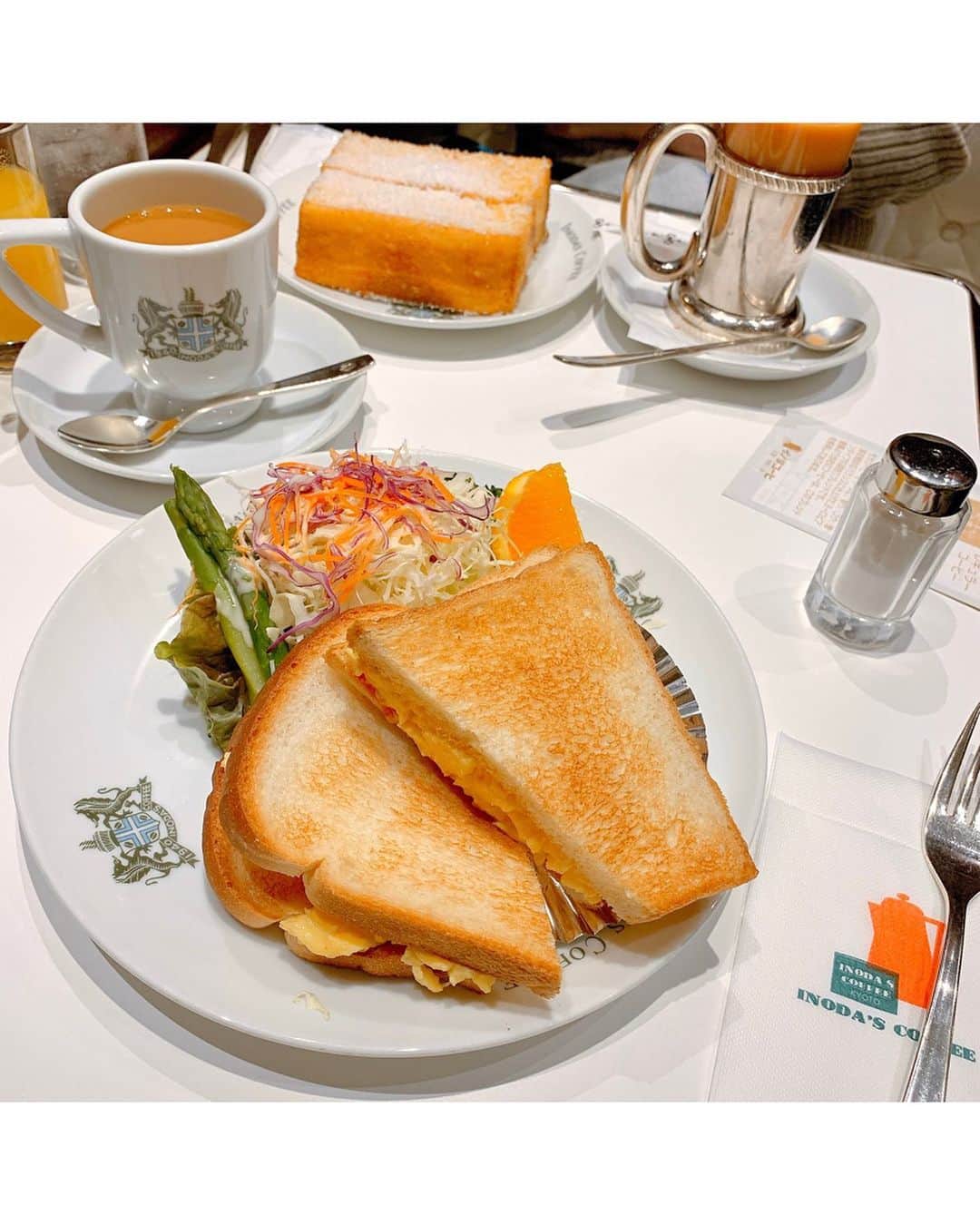 上坂由莉さんのインスタグラム写真 - (上坂由莉Instagram)「﻿ ﻿ 昨日の朝は東京戻る前に﻿ 早めに起きてねむねむで﻿ イノダコーヒでモーニング☀️☕️﻿ ﻿ ﻿ 京の朝食か迷ったけど﻿ サンドイッチが食べたかったぁ😋🥪﻿ 美味しかった❤️﻿ ﻿ ﻿ イノダコーヒで始まり締めた﻿ 年末年始の帰省でした👘🎍﻿ ﻿ ﻿ #イノダコーヒ #モーニング #京都﻿」1月6日 19時38分 - yuri_yoga.727