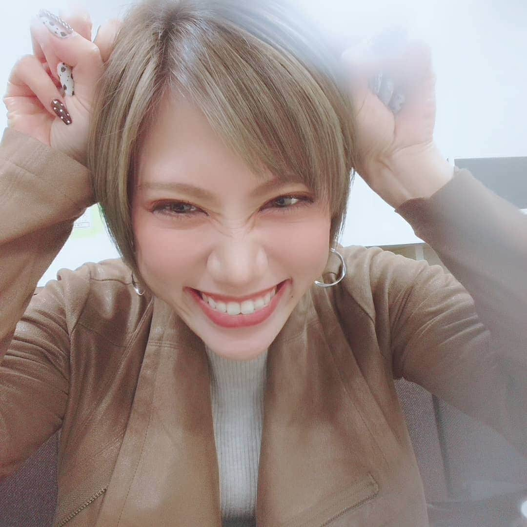 信子さんのインスタグラム写真 - (信子Instagram)「あけましておめでとうござま♡ . 2020はインスタグラマーになるんだ!! 絶対そうなんだ!! . 今年もエンぷレスをよろしくお願いしま♡ . #あけおめ  #ことよろ #2020  #ねずみ年  #子 #ちゅーちゅー  #ネズミ捕り #エンぷレス #女芸人 #絶対 #売れる #まじがち #たぶんだけど #ワタナベエンターテインメント #オリンピック #見たい  #新年会しよー #まじがち」1月6日 19時38分 - nobuko_0801