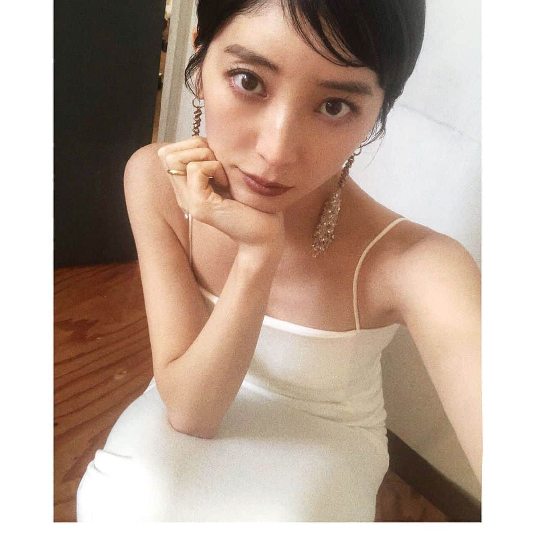 吉田怜香さんのインスタグラム写真 - (吉田怜香Instagram)「今年は 身嗜みをととのえる。 をひとつ目標に◎ . 普段すっぴんが大好きですが （オフィスでほぼノーメイク もちょっと朝でるまえに 髪とメイクととのえる意識しよう うん、自分のためにそうしよう。 明日から本格的に仕事だ〜🍋 . #次の髪どうしよってずっと思ってる」1月6日 19時52分 - reikayoshida_