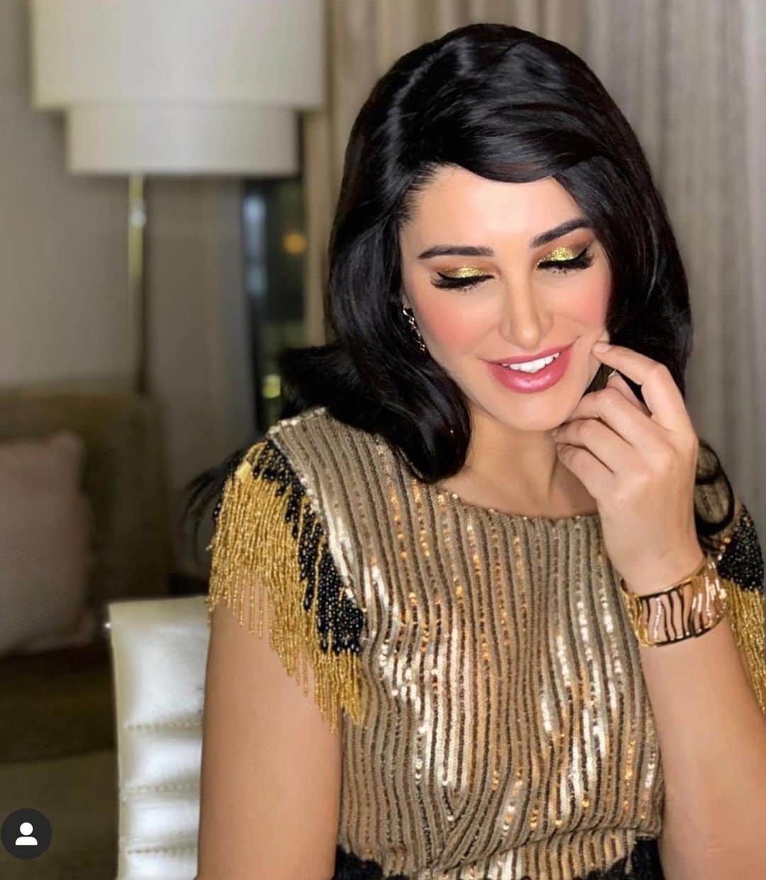 Nargis Fakhri さんのインスタグラム写真 - (Nargis Fakhri Instagram)「A new year is like a blank book. 📖  The pen is in your hands. 🖊 🤚🏼 It is your chance to write a beautiful story for yourself. #happynewyear2020  Cheers to a new year and another chance for us to get it right ! 🙌🏻🙏❤️ . . . . . . MUA @malihajkhan  Hair - me 🤚🏼 - yes i can do hair - one of my secret talents. 🥳💁🏻‍♀️. . #hairdo #journeytoself #love #spreadlove #kindness #compassion #newyear #anotherchance #dobetter #bebettereveryday #bebetter」1月6日 20時01分 - nargisfakhri