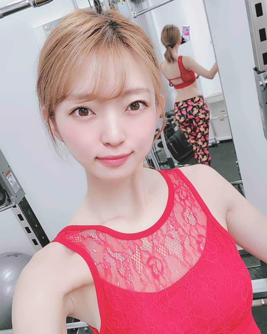 宮越愛恵さんのインスタグラム写真 - (宮越愛恵Instagram)「トレーニング始め💪 お餅もお寿司も食べちゃったから さすがに体脂肪率ちょっと上がってた😭 反省してまた頑張るー！！！ 今年は引き締めボディになるのだ💪 . @acfit_official のプロテイン美味しかったし 帰りにあきらっちに久々会った🥺💖 . . . . . #iral #training #トレーニング #acFit #安いジム #腹筋 #腹筋女子 #美尻 #美脚 #gym #fitness #筋肉 #美人 #痩せ #筋肉女子 #体幹 #fitnessgirl #ヒップアップ #引き締め #workout #モデル #筋トレ女子 #筋トレ」1月6日 20時15分 - mana.chun