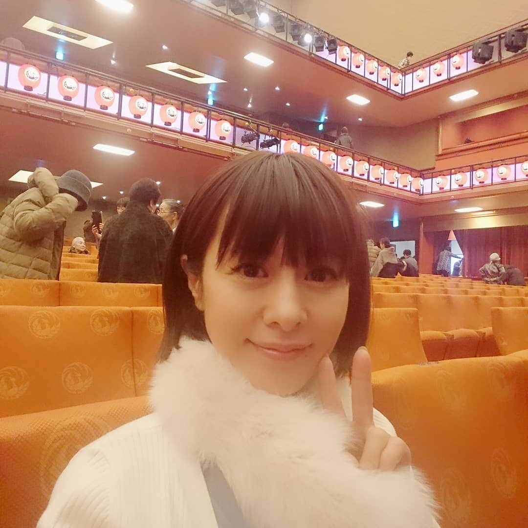 さとう珠緒さんのインスタグラム写真 - (さとう珠緒Instagram)「歌舞伎座にりこちゃんと✨✨ 感激✨✨ 楽しいし面白いしお勉強にも✨✨ 3階花篭と5階ギャラリーとっても良かったです～✨✨ この時期に歌舞伎が観れてなんて縁起が良いのでしょう🎍  感謝💕💕 良い一週間を～🌈 #歌舞伎座 #壽初春大歌舞伎 #福山理子 ちゃん #花篭 #大桃美代子さんのYouTube参考に #歌舞伎座ツウ #幕間 #歌舞伎 #東銀座 #目と心の保養」1月6日 20時27分 - tamao_satoh