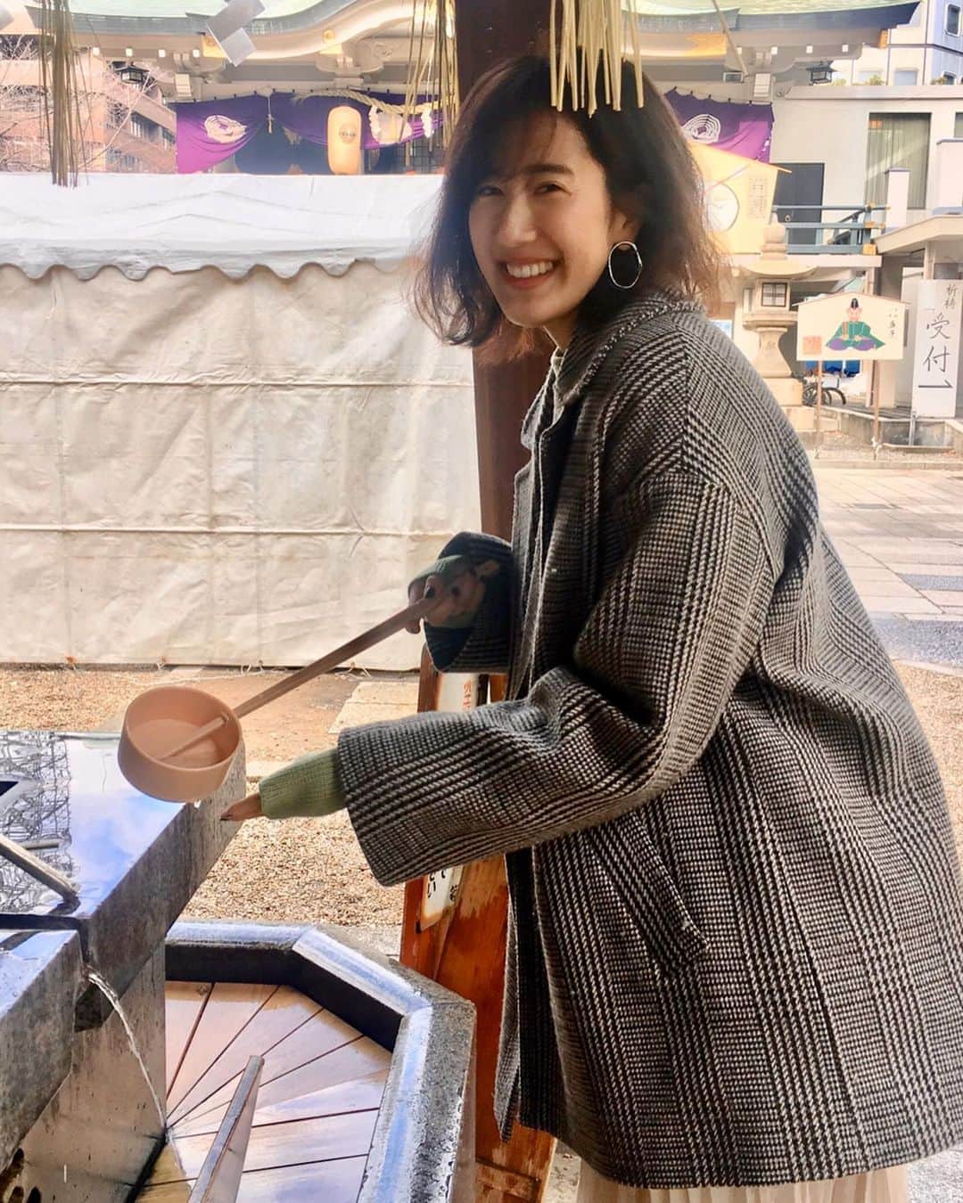 蒼木まやさんのインスタグラム写真 - (蒼木まやInstagram)「・ 初詣は難波神社に行ってきました！ おみくじは"吉" なによりネズミのヒゲが破天荒すぎて大笑いしたので良い一年になりそうです✌️ ・ #3Dひげ #コード縛るやつ #無理やりボンド」1月6日 20時33分 - maya_aoki_