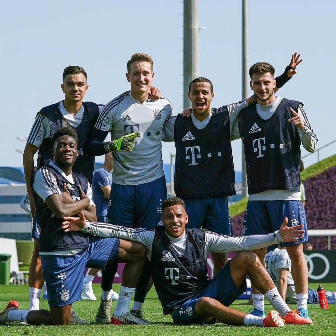 バイエルン・ミュンヘンさんのインスタグラム写真 - (バイエルン・ミュンヘンInstagram)「That WINNING feeling! 🔥 #TrainingChallenge #FCBayern #MiaSanMia」1月6日 20時34分 - fcbayern