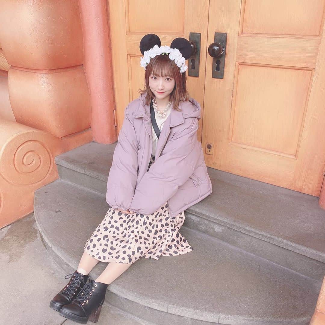 夏川愛実のインスタグラム：「ㅤㅤㅤㅤㅤㅤㅤㅤㅤㅤㅤㅤㅤ ディズニーコーデ🐭 ㅤㅤㅤㅤㅤㅤㅤㅤㅤㅤㅤㅤㅤㅤㅤㅤㅤㅤㅤㅤㅤㅤㅤㅤㅤㅤ この日強風で寒すぎたけど ダウンありえんあったかかった！  ㅤㅤㅤㅤㅤㅤㅤㅤㅤㅤㅤㅤㅤㅤㅤㅤㅤㅤㅤㅤㅤㅤ outer @niceclaup_official_  skirt @rienda_official  shoes @heather_love_official  ㅤㅤㅤㅤㅤㅤㅤㅤㅤㅤㅤㅤㅤㅤㅤㅤㅤㅤㅤㅤㅤㅤㅤㅤㅤ #ディズニー#ディズニーランド#ディズニーコーデ  #disney#tokyodisneyland#夢の国 #ディズニーコーデ#双子コーデ#ナイスクラップのアウター #niceclaup#ナイスクラップ #heather#rienda#ダウンジャケット#ダウンコート #ダウンコーデ#スカート#ロングスカート」