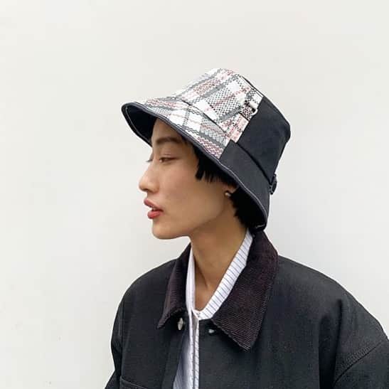 バーンストックスピアーズさんのインスタグラム写真 - (バーンストックスピアーズInstagram)「Thank you @visitfor for this lovely image of @noz_omi wearing #bernstockspeirs Bag Bucket Hat. Available at #Visitfor Japan  This hat is made from refashioned shopping bags and cotton drill. 🖤 it.」1月6日 20時47分 - bernstockspeirs