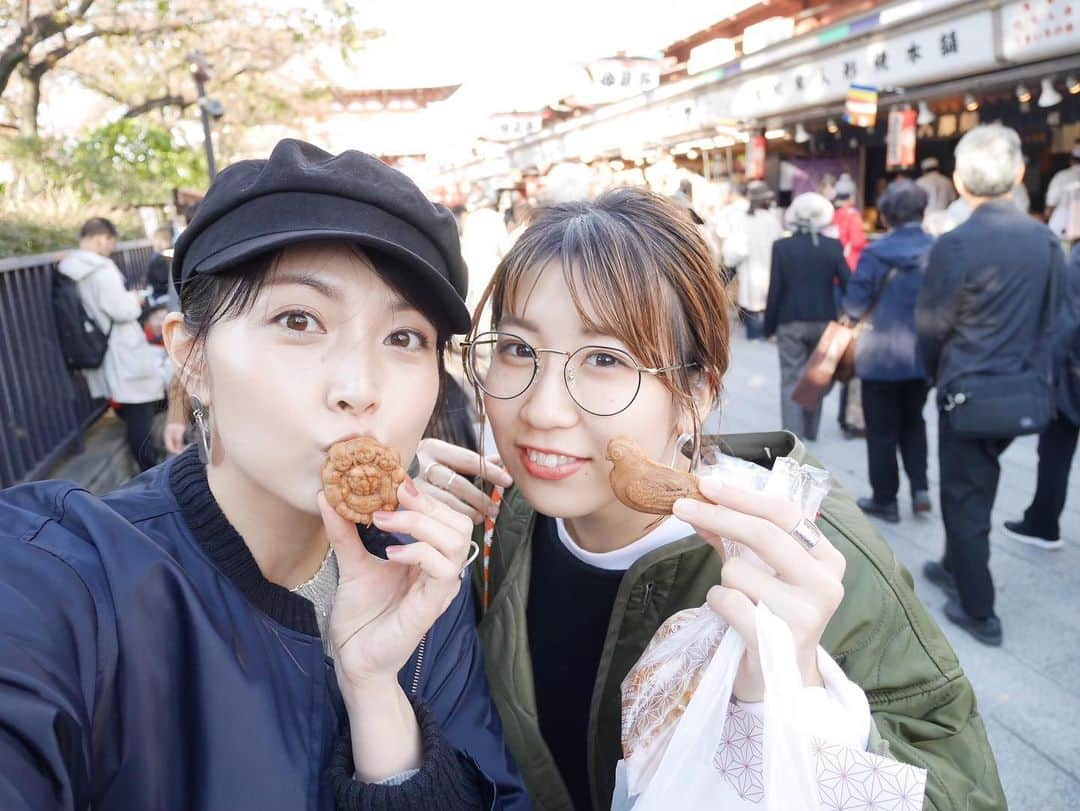 佐藤めぐみさんのインスタグラム写真 - (佐藤めぐみInstagram)「仲見世通りで人形焼き❣️ コーヒー屋さん巡りの合間も全力で楽しむ笑  #浅草 #仲見世通り  #人形焼き #ふふふ」1月6日 20時51分 - meguuuuusuke