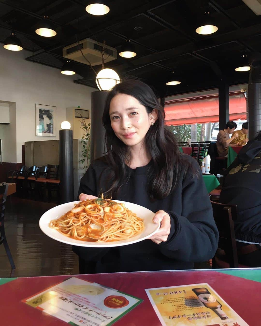 北澤 宏美さんのインスタグラム写真 - (北澤 宏美Instagram)「🍝🍝🍝 そういえばシャンゴ行ったよ前橋のだけど 25年以上ぶりかも お店前を毎日通学していたから懐かしい  今回はベスビオ 辛いの得意ではないのだけど ヒーヒー顔赤くしながら食べたよ😄 辛いの得意な方はおすすめ ハマるおいしさかも  ほうれん草のジェノベーゼと あさりのガーリックスープもお気に入り  サイズ感忘れてたけど Sが普通でMが大盛りだった😂  で高崎はいつからパスタ王国になったん？知らなかった #シャンゴ#ベスビオスパゲティ#群馬県」1月6日 20時58分 - romihy58