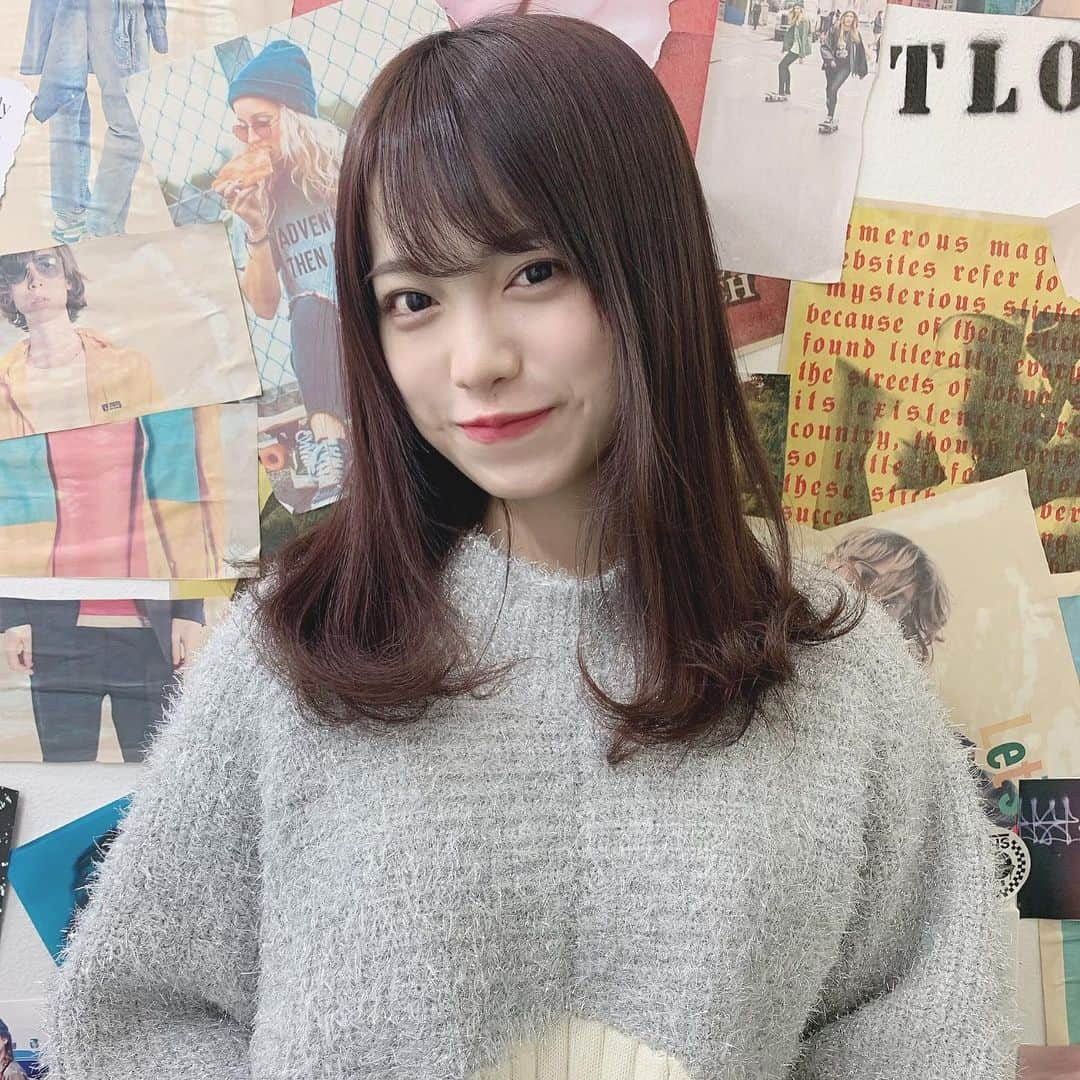 森みはるさんのインスタグラム写真 - (森みはるInstagram)「エクステを付け替えてもらって、今回は前髪にもエクステ初めてつけちゃったよ〜〜☺️☺️ 期間限定のイメチェンです！ 美容院に行って突然付けたくなってらお願いしちゃった！笑 髪色も変わったよ〜〜☁️☁️ . . 4枚目の写真が地毛の長さ！ エクステだとすごく馴染んでて全然わかんない！ .  お世話になってるTLONYさんから 私のSNSを見たで予約すると、 初めての人限定で トロニー クーポン最安の 40%オフになります！☺️ . インスタみて来てくれてるよって言ってもらえて、みんな同じとこでエクステおそろいしてるんだ〜〜🥺って嬉しくなった💓 . ぜひ行ってみてください！！ お問い合わせは 担当のhoriさん インスタ  @tlonysta_hori  LINE・ID  tlony もしくは TLONYさんのインスタ  @tlony_is_yours までDMしてみてね〜〜☺️ #エクステ#前髪エクステ」1月6日 21時02分 - miharu_mori