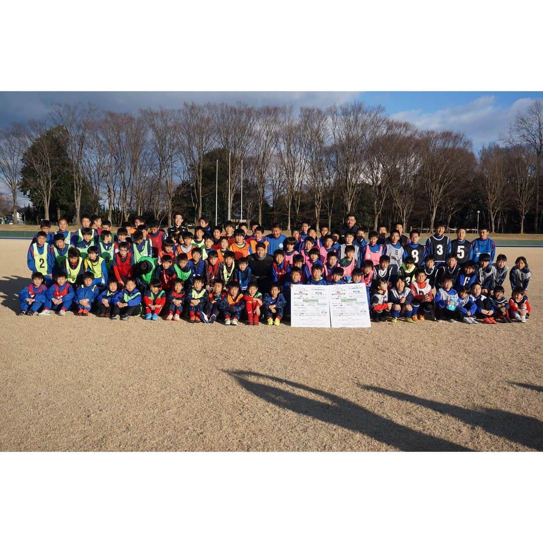 三丸拡のインスタグラム：「2020.1.5 . 僕の地元である栃木県小山市で子ども達とサッカーしました！！ . プロサッカー選手と触れ合う機会の少ない小山市の子ども達にとって、忘れられない思い出になればと思い企画しました。 . 結果として子ども達よりも選手の方が楽しんでいた気もしますが、青木さん、徳真、太と一緒にプレーすることで色々と感じてもらえてたら嬉しいですね！ . 運営スタッフの方々、手伝ってくれた学生ボランティア、ジュニアユースの皆さん、そして協賛企業各社のおかげで素晴らしいイベントになりました。 ありがとうございました！ . #小山市サッカーフェスティバル2020 #青木剛 #鈴木徳真 #近藤太」