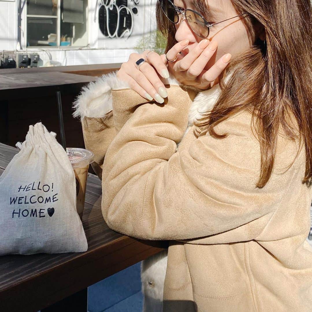 難波礼華のインスタグラム：「1/11で @homeharajuku  7周年だよ〜🎉 7年ってあっという間すぎ🥺一瞬🥺 いつもご来店頂き本当にありがとうございます🥺 1/11から数量限定でノベルティのポーチ配るので皆様ぜひ狙ってお越しください💕 たぶん5日間分くらいはあります💕 ちなみに年末　@___minmix___ にネイルしてもらた💅 右手はメロン左手はプラムみたいな色だよ💕 クリア混ぜてもらってちゅるん！ ありがとみんたん👌👌👌」