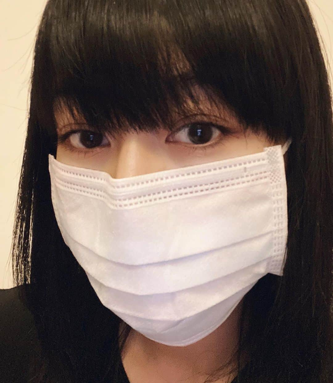 ジャクリーン・ウォンのインスタグラム：「Wear a mask. Wash your hands. Take good care of your body. Whatever they do or not do, you can always depend on yourself to protect yourself. 😷💪🏼🙏🏻 #bettersafethansorry」