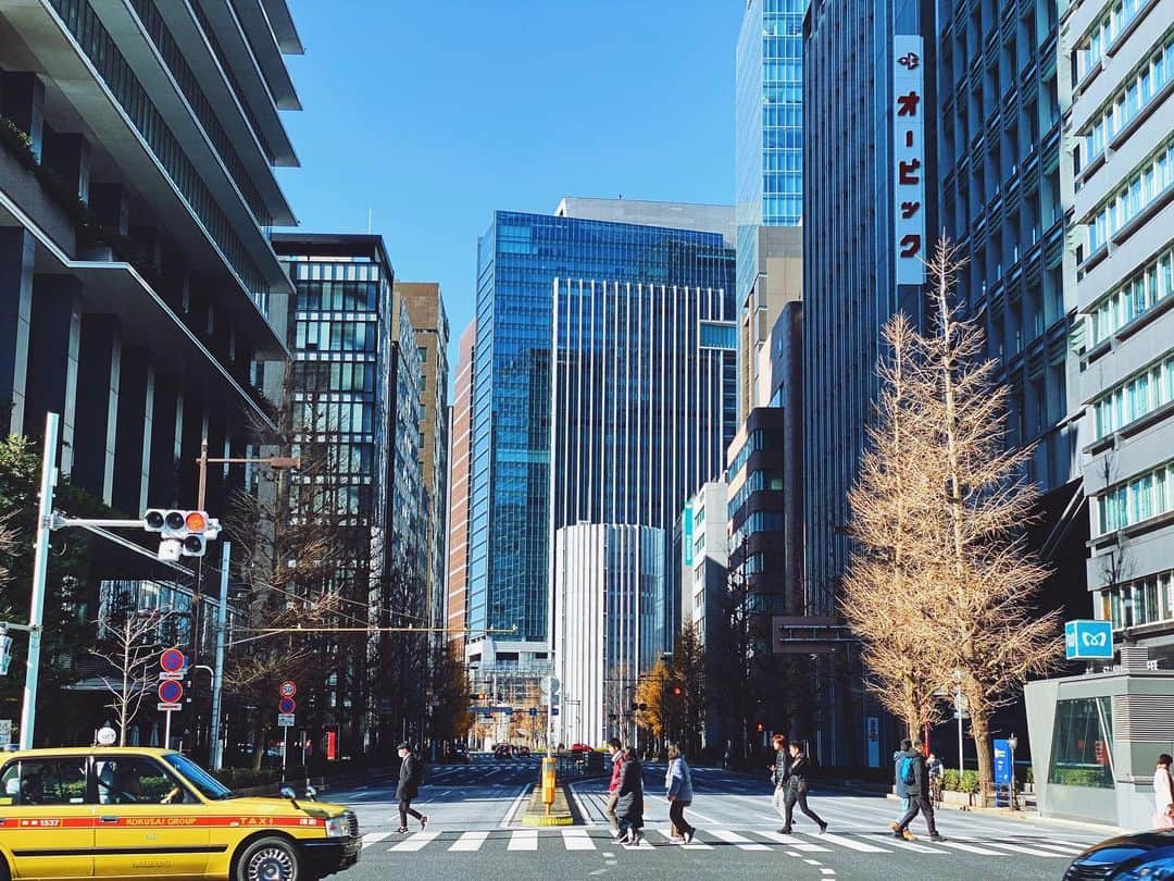 momo8631のインスタグラム：「2020.01.06 あけましておめでとうございます(遅 . ストーリーにも流してましたが 新年早々急性腸炎で救急病院で点滴を打ち、 実家で療養生活を送ってました🛌 美味しいものは何も食べられず、友達にも会えず、 腹痛と下痢に悩まされ、トイレと友達になった正月…🎍 もう2度と嫌です笑。健康第一！！！ まだ本調子ではないですが、 治ったらうまいもん、たらふく食ってやるからな！！笑 . ということで、今年も明るく楽しくカジュアルに＋健康的に 毎日を過ごしていこうと思います。 今年も皆様にとって素晴らしい1年となりますように！ ...... #blog更新中 #謹賀新年 #tokyo #photography #実家のありがたみを感じた #今年もたくさん国外へ出るぞ #ロンドン台湾バンコクホーチミンスペインマカオハワイシンガポールクアラルンプール」