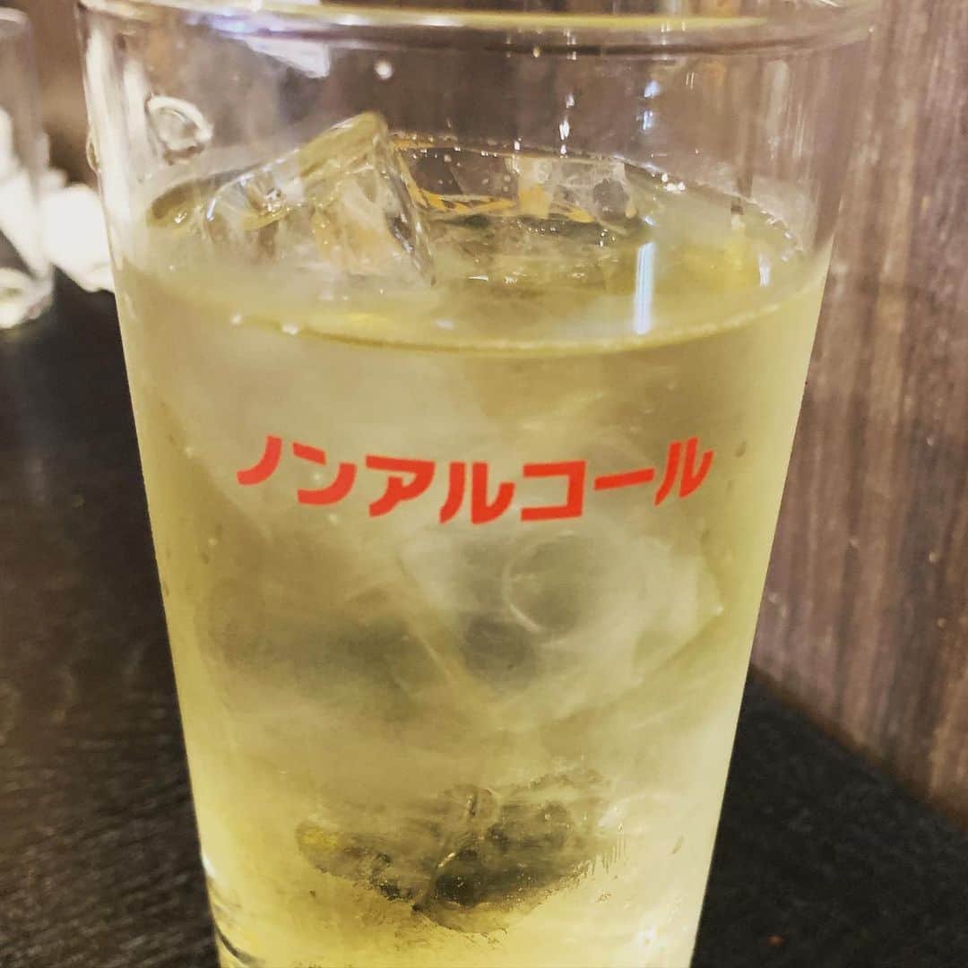 有吉弘行さんのインスタグラム写真 - (有吉弘行Instagram)「ハイボール。 ノンアルコールって表記してあるから 100杯飲んでも大丈夫だろう。。。」1月6日 21時26分 - ariyoshihiroiki