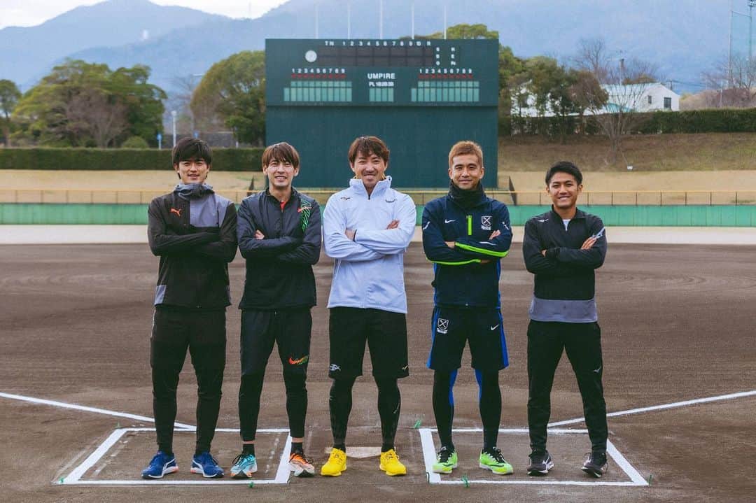のインスタグラム：「Good Sprint Training!  #合同自主トレ #稲本潤一 選手 #内川聖一 選手 #谷口彰悟 選手 #大島僚太 選手 #秋本真吾 #野球 #サッカー #陸上 #チームポリバレント」