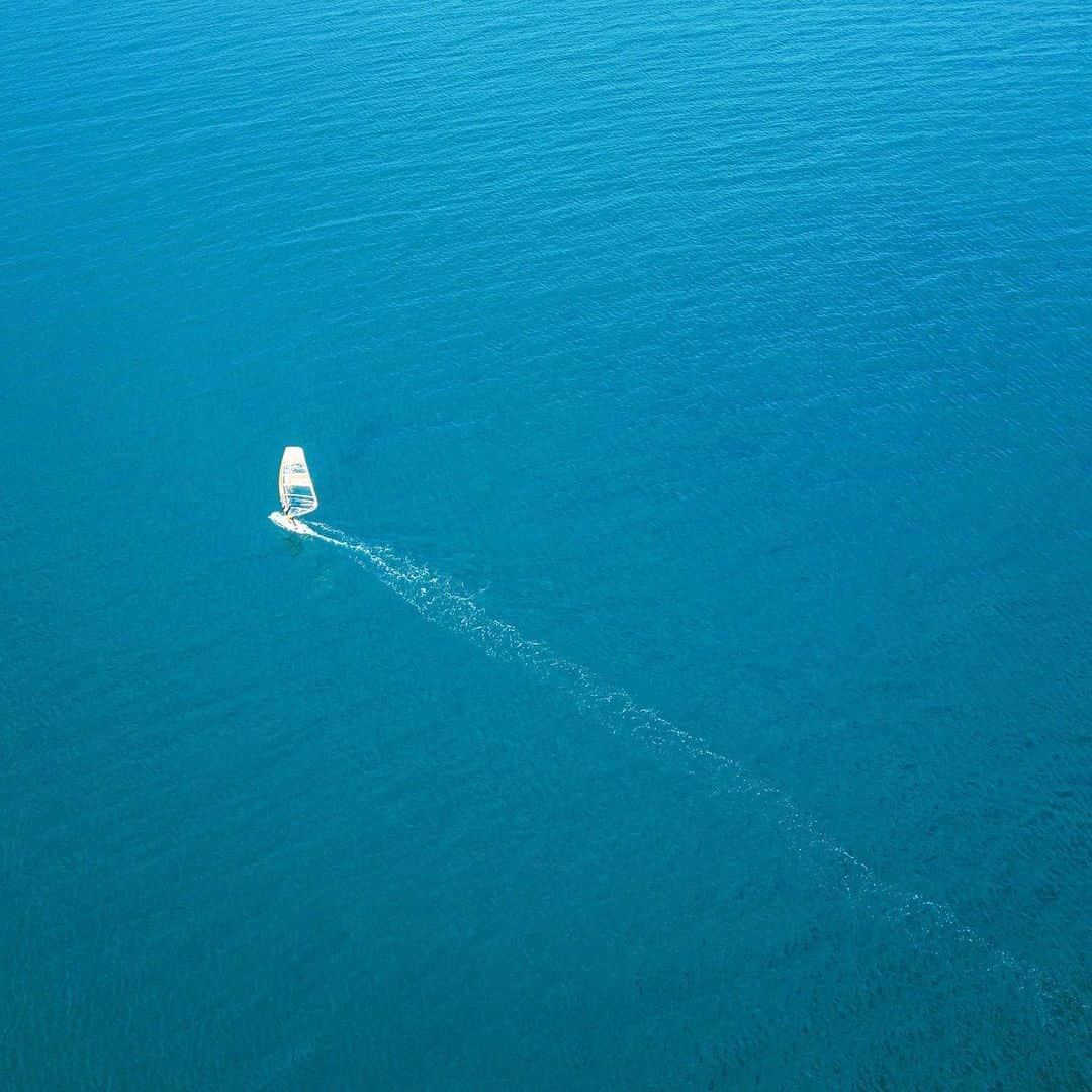 Kobe Japan Water artのインスタグラム：「"🌊⛵️🕊️" 海は広くて大きかった🕊」